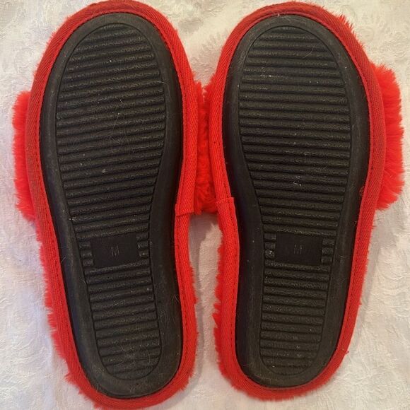 Pink Victorias Secret Fuzzy Slippers Slides Red Size M - Picture 2 of 6